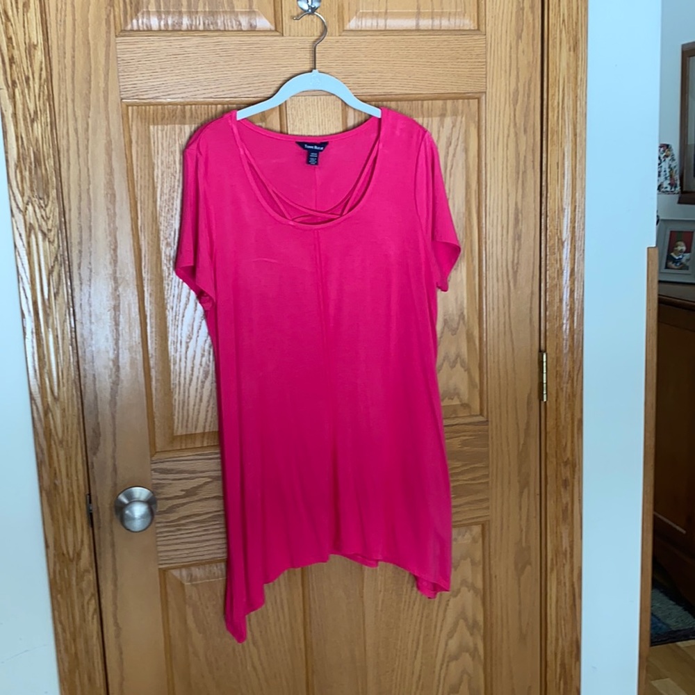 Terre Bleue - Pink shark tooth style tunic with cute detail